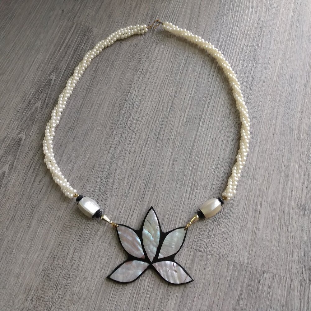Vintage Lotus Shell Necklace Mother of Pearl Flower Boho Jewelry Lee Sands